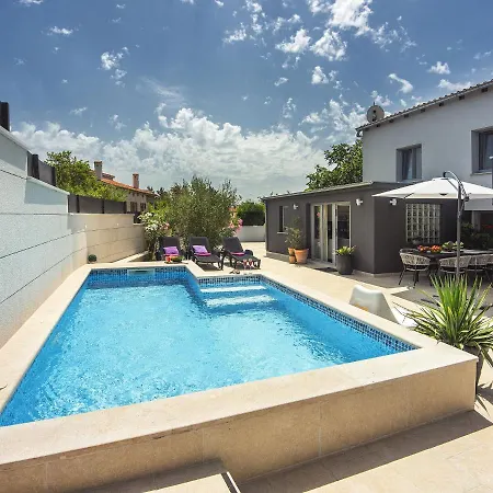 بيت للعطل House In Li Njan With Private Pool *